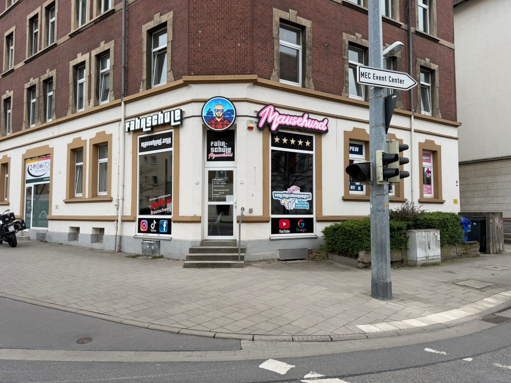 Außenansicht Fahrschule Mausehund, Madamenweg Braunschweig
